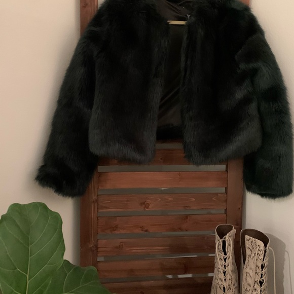 GREEN FUR COAT - Worn once - Picture 3 of 6